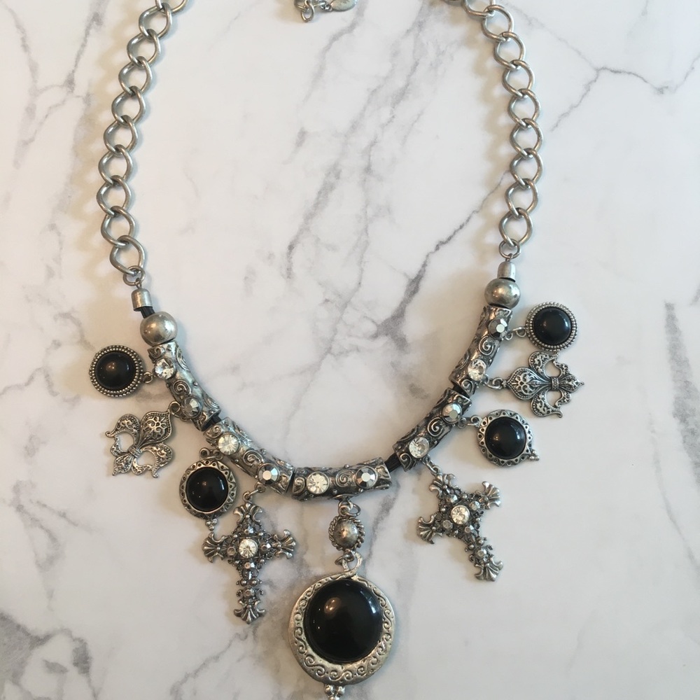 Boutique • Black/Cross pendant necklace